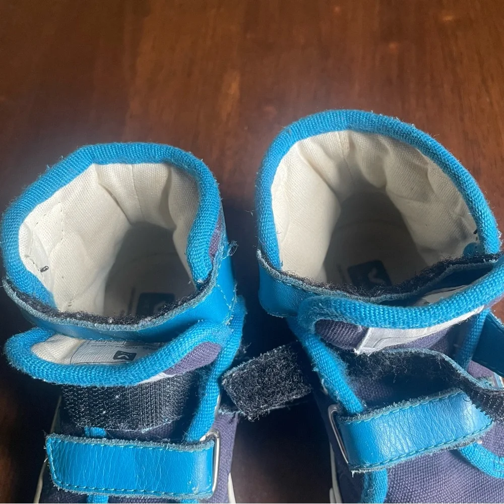 Veja blue white